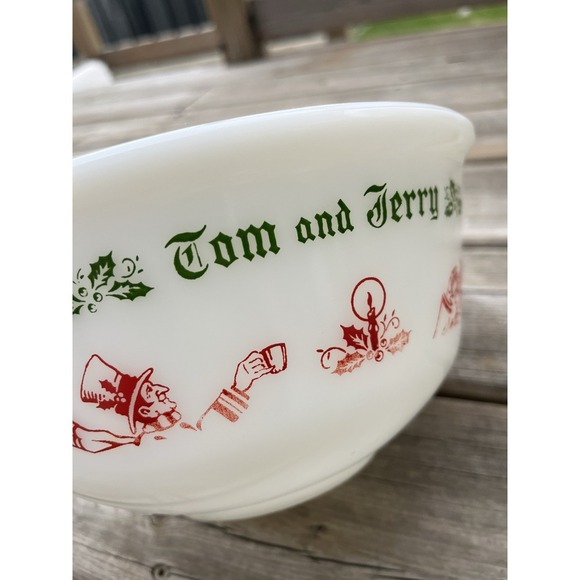 Vintage 1950s Hazel Atlas Tom and Jerry Milk Glass Egg Nog Christmas Bowl - Picture 5 of 6